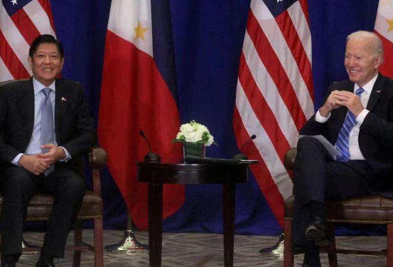 比较Facebook与美国学生之间的关系