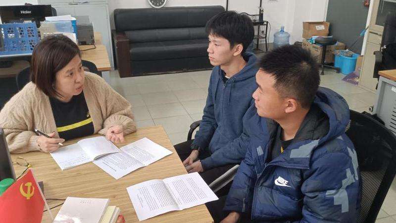 指导如何使用Facebook进行操作